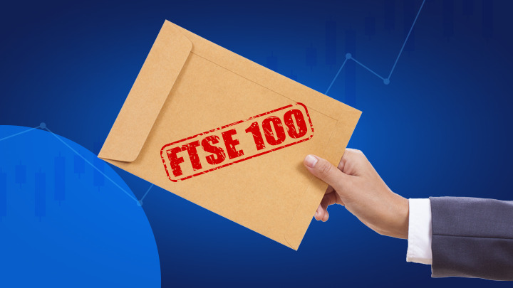 Enveloppe avec le mot FTSE 100 sur fond bleu