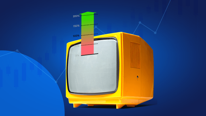 Sfondo blu con grafici a linee e candlestick e televisore con freccia al centro che indica percentuali, a indicare il margin trading.