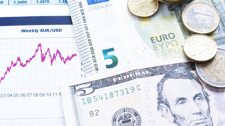 U.S. dollar consolidated at its lows